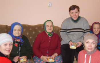 Посещение инвалидов и пожилых людей, проживающих в больницах сестринского ухода и в социальных государственных учреждениях