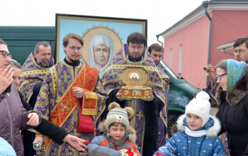 Икона блаженной Матроны Московской и ковчег с частицей мощей святой прибыли в Воскресенский собор г.Борисова