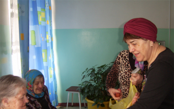 Пасха-2018: Поздравление с Пасхой инвалидов и пожилых людей, проживающих в социальных учреждениях