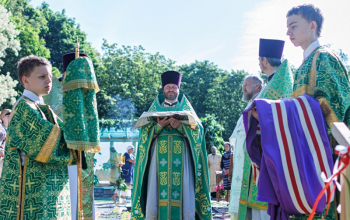 Престольный праздник отметил приход храма Святой Живоначальной Троицы