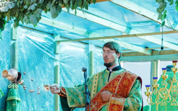 Престольный праздник отметил приход храма Святой Живоначальной Троицы