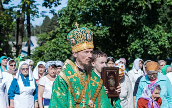 Престольный праздник отметил приход храма Святой Живоначальной Троицы