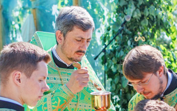 Престольный праздник отметил приход храма Святой Живоначальной Троицы