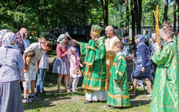 Престольный праздник отметил приход храма Святой Живоначальной Троицы
