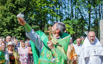 Престольный праздник отметил приход храма Святой Живоначальной Троицы