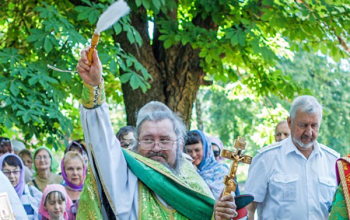Престольный праздник отметил приход храма Святой Живоначальной Троицы
