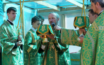 Престольный праздник отметил приход храма Святой Живоначальной Троицы