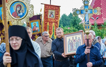 Ночное богослужение к 100-летию со дня мученической кончины святой Царской Семьи