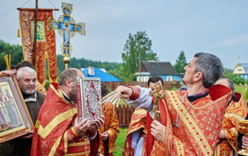Ночное богослужение к 100-летию со дня мученической кончины святой Царской Семьи