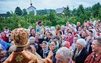 Ночное богослужение к 100-летию со дня мученической кончины святой Царской Семьи
