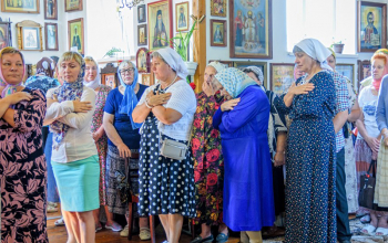 Божественная литургия в храме святого Архангела Михаила аг. Лошница