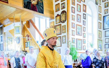 Божественная литургия в храме святого Архангела Михаила аг. Лошница