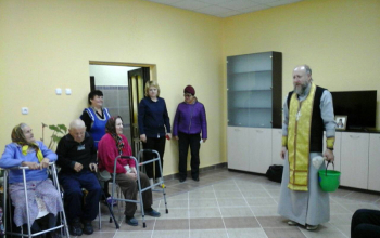 Посетили пожилых людей, проживающих на социальных койках в больницах сестринского ухода и социальных учреждениях