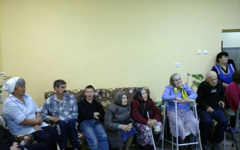 Посетили пожилых людей, проживающих на социальных койках в больницах сестринского ухода и социальных учреждениях