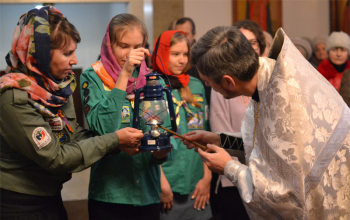 В храм Рождества Христова г. Борисова доставлен благодатный огонь