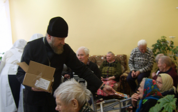 Рождество Христово 2018/2019:Поздравление с Рождеством одиноких пожилых людей и инвалидов в больницах сестринского ухода и интернате