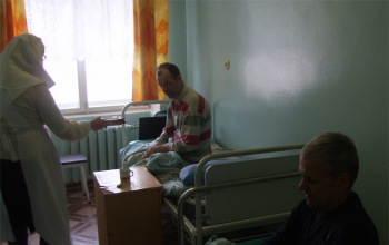 Рождество Христово 2018/2019:Поздравление с Рождеством одиноких пожилых людей и инвалидов в больницах сестринского ухода и интернате